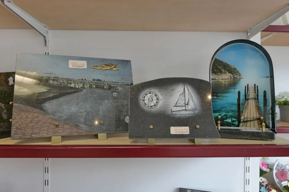 plaques